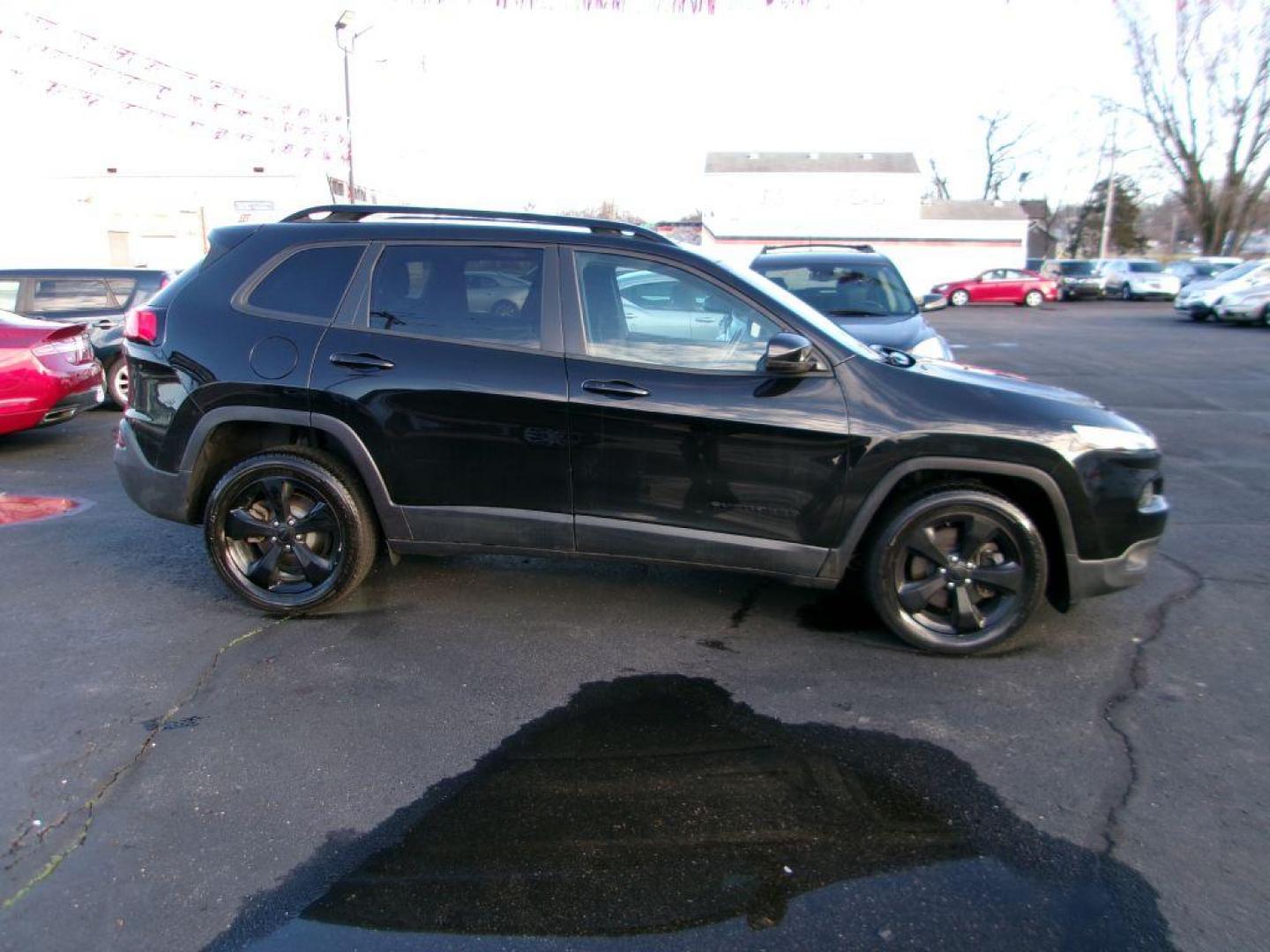 2017 BLACK JEEP CHEROKEE HIGH ALTITUDE (1C4PJLDS5HW) with an 3.2L engine, Automatic transmission, located at 501 E. Columbia St., Springfield, OH, 45503, (800) 262-7122, 39.925262, -83.801796 - ***Heated Seats***Heated Sterring wheel***Dual Panel Moonroof***Serviced and Detailed*** Customer Preferred Package 26P High Altitude Package 18-Inch x 7.0-Inch Gloss Black 5-Spoke Alum Wheels - Photo#0