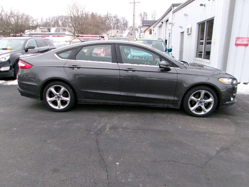 photo of 2016 FORD FUSION SE