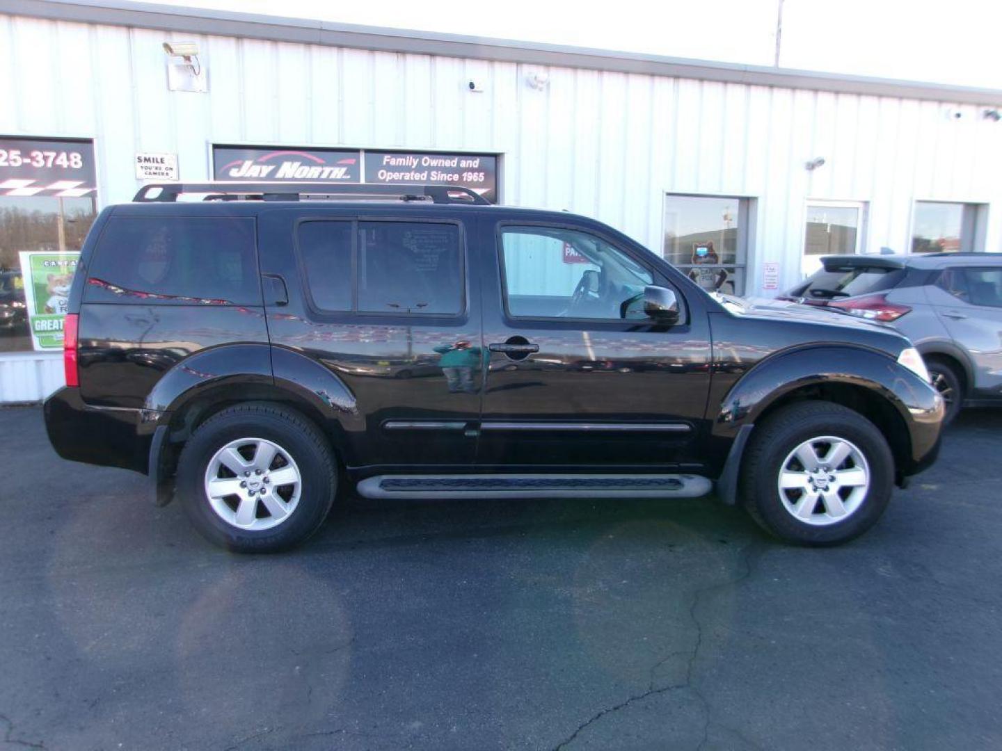 2008 BLACK NISSAN PATHFINDER SE (5N1AR18BX8C) with an 4.0L engine, Automatic transmission, located at 501 E. Columbia St., Springfield, OH, 45503, (800) 262-7122, 39.925262, -83.801796 - *** New Front Struts and End Links *** Serviced and Detailed *** 4.0L V6 4wd *** New Front and Rear Brakes *** New Lift Gate Shocks *** 26 Service Records on clean CarFax *** Jay North Auto has offered hand picked vehicles since 1965! Our customer's enjoy a NO pressure buying experience with a - Photo#0