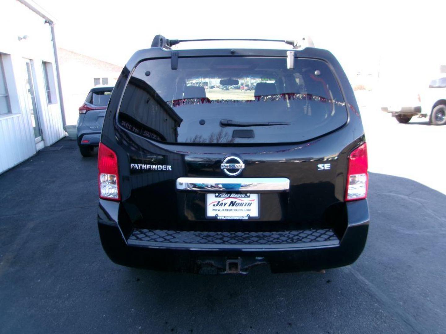 2008 BLACK NISSAN PATHFINDER SE (5N1AR18BX8C) with an 4.0L engine, Automatic transmission, located at 501 E. Columbia St., Springfield, OH, 45503, (800) 262-7122, 39.925262, -83.801796 - *** New Front Struts and End Links *** Serviced and Detailed *** 4.0L V6 4wd *** New Front and Rear Brakes *** New Lift Gate Shocks *** 26 Service Records on clean CarFax *** Jay North Auto has offered hand picked vehicles since 1965! Our customer's enjoy a NO pressure buying experience with a - Photo#4