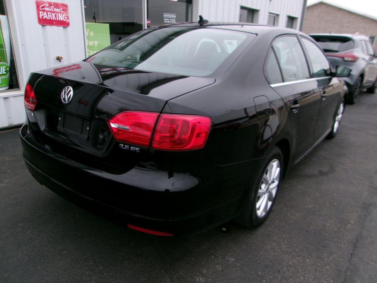 2013 BLACK VOLKSWAGEN JETTA SE (3VWDP7AJ2DM) with an 2.5L engine, Automatic transmission, located at 501 E. Columbia St., Springfield, OH, 45503, (800) 262-7122, 39.925262, -83.801796 - *** SE *** Clean CarFax *** Serviced and Detailed *** Heated Seats *** Jay North Auto has offered hand picked vehicles since 1965! Our customer's enjoy a NO pressure buying experience with a small town feel. All of our vehicles get fully inspected and detailed. We are a preferred dealer for man - Photo#3