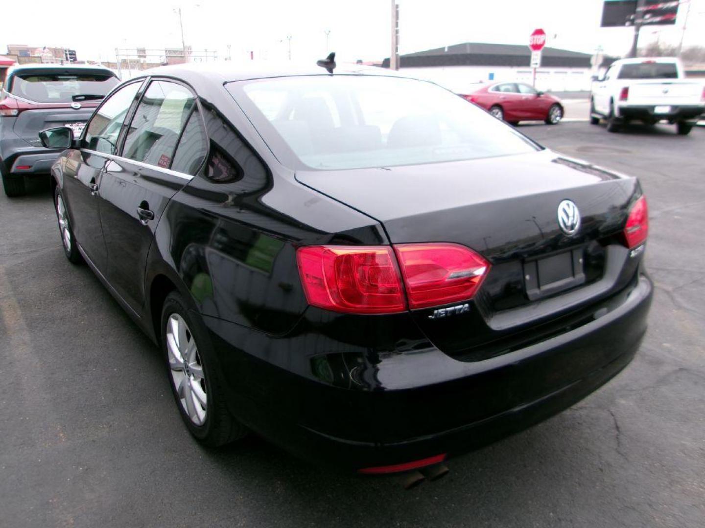 2013 BLACK VOLKSWAGEN JETTA SE (3VWDP7AJ2DM) with an 2.5L engine, Automatic transmission, located at 501 E. Columbia St., Springfield, OH, 45503, (800) 262-7122, 39.925262, -83.801796 - *** SE *** Clean CarFax *** Serviced and Detailed *** Heated Seats *** Jay North Auto has offered hand picked vehicles since 1965! Our customer's enjoy a NO pressure buying experience with a small town feel. All of our vehicles get fully inspected and detailed. We are a preferred dealer for man - Photo#4