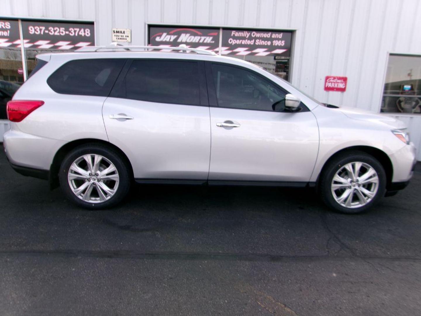 2018 SILVER NISSAN PATHFINDER SL (5N1DR2MM7JC) with an 3.5L engine, Continuously Variable transmission, located at 501 E. Columbia St., Springfield, OH, 45503, (800) 262-7122, 39.925262, -83.801796 - ***Clean Carfax***New Tires***New Front and Rear Pads and Rotors***SL***Heated leather Seating***Moonroof***3rd Row Seating***Serviced and Detailed*** Heated Steering Wheel *** Blind Spot *** Jay North Auto has offered hand picked vehicles since 1965! Our customer's enjoy a NO pressure buying - Photo#0