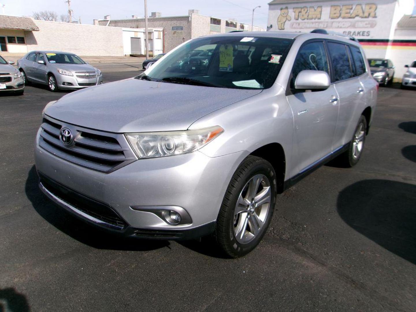 2011 SILVER TOYOTA HIGHLANDER LIMITED (5TDYK3EH5BS) with an 3.5L engine, Automatic transmission, located at 501 E. Columbia St., Springfield, OH, 45503, (800) 262-7122, 39.925262, -83.801796 - *** Limited *** Heated Leather Seats *** Moonroof *** JBL Audio *** 3rd Row Seating *** 3.5L V6 FWD *** Serviced and Detailed *** Clean CarFax w/ 23 Service Records *** Jay North Auto has offered hand picked vehicles since 1965! Our customer's enjoy a NO pressure buying experience with a small - Photo#2