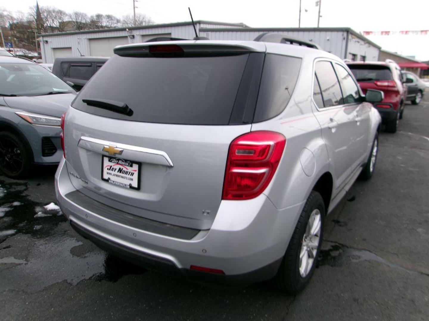 2017 SILVER CHEVROLET EQUINOX LT (2GNFLFEK6H6) with an 2.4L engine, Automatic transmission, located at 501 E. Columbia St., Springfield, OH, 45503, (800) 262-7122, 39.925262, -83.801796 - *** AWD *** LT *** Serviced and Detailed *** Jay North Auto has offered hand picked vehicles since 1965! Our customer's enjoy a NO pressure buying experience with a small town feel. All of our vehicles get fully inspected and detailed. We are a preferred dealer for many local credit unions and - Photo#6