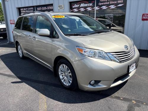 2017 TOYOTA SIENNA XLE